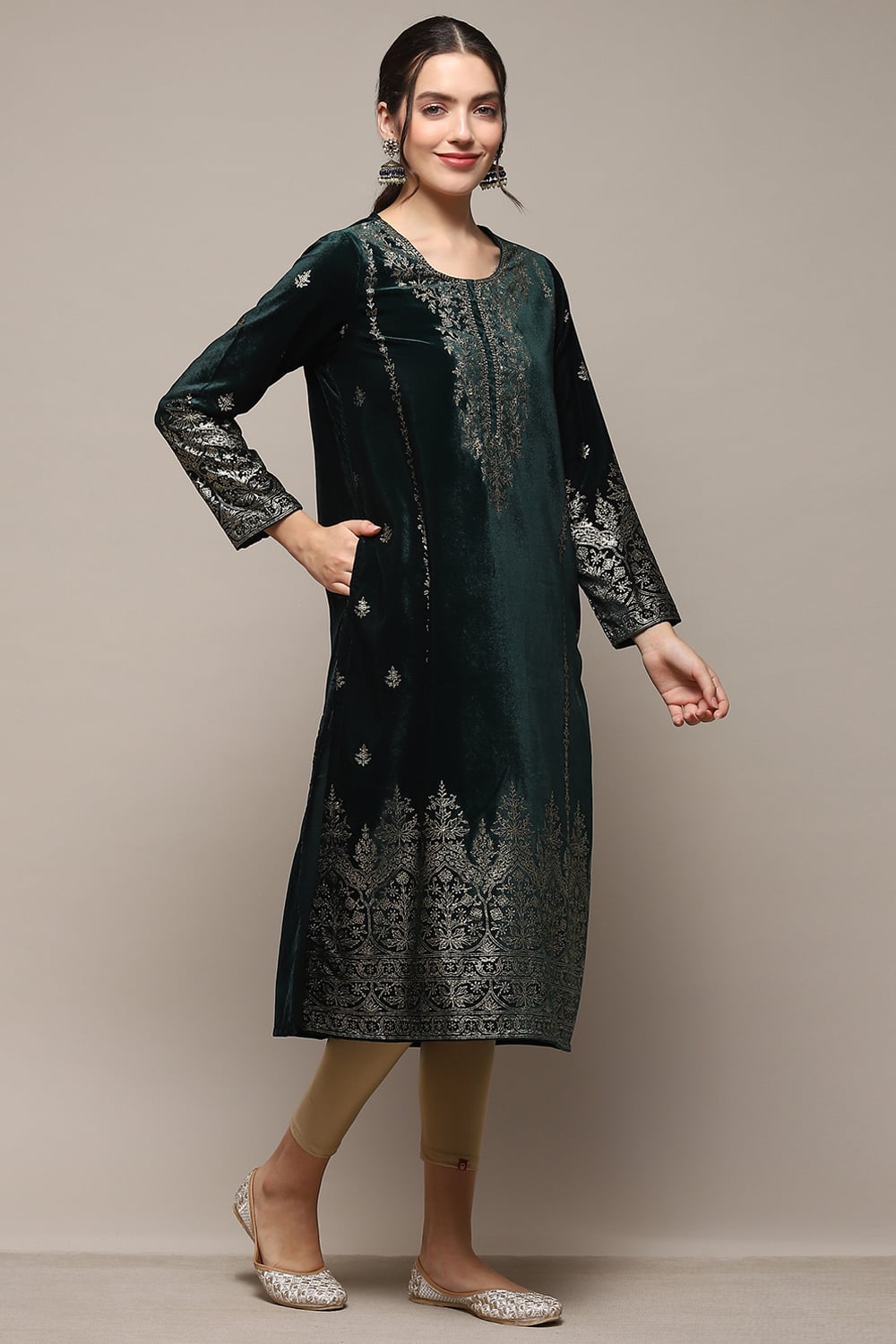 Maroon Poly Velvet Printed Straight Kurta image number 4