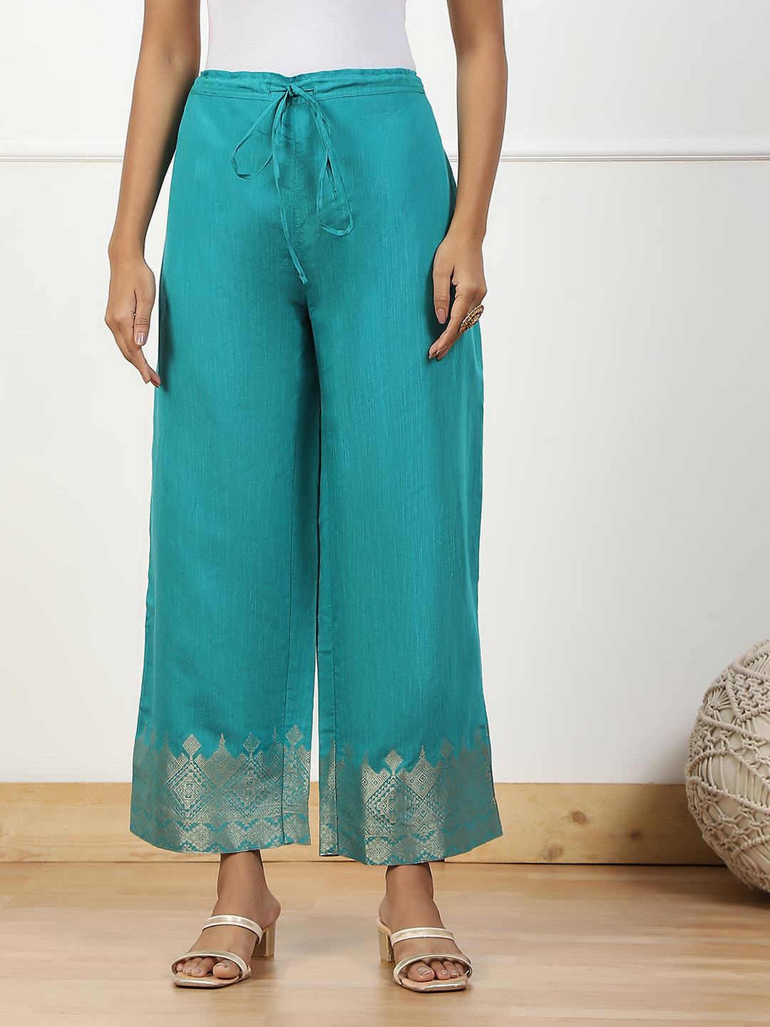 Blue Jacquard Solid Straight Palazzo Pants image number 4