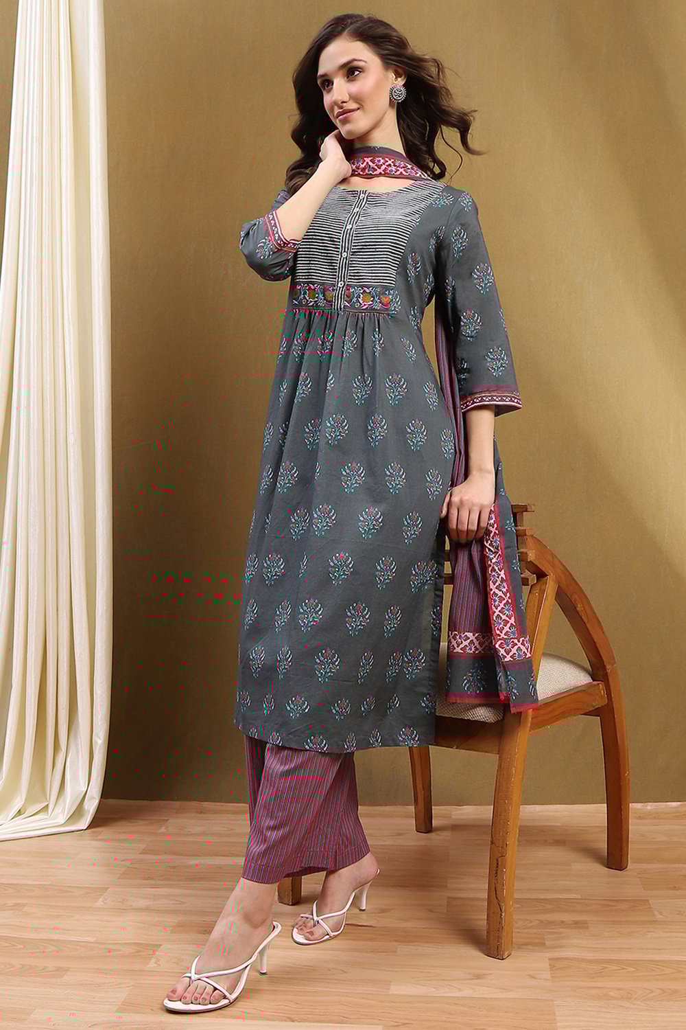 Grey Cotton Floral Printed Gathered Straight Suit Set image number 0