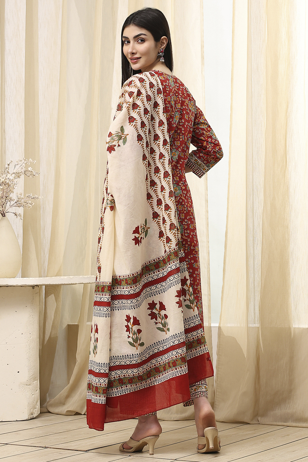 Red Cotton Screen Print Unstitched Suit Set image number 5