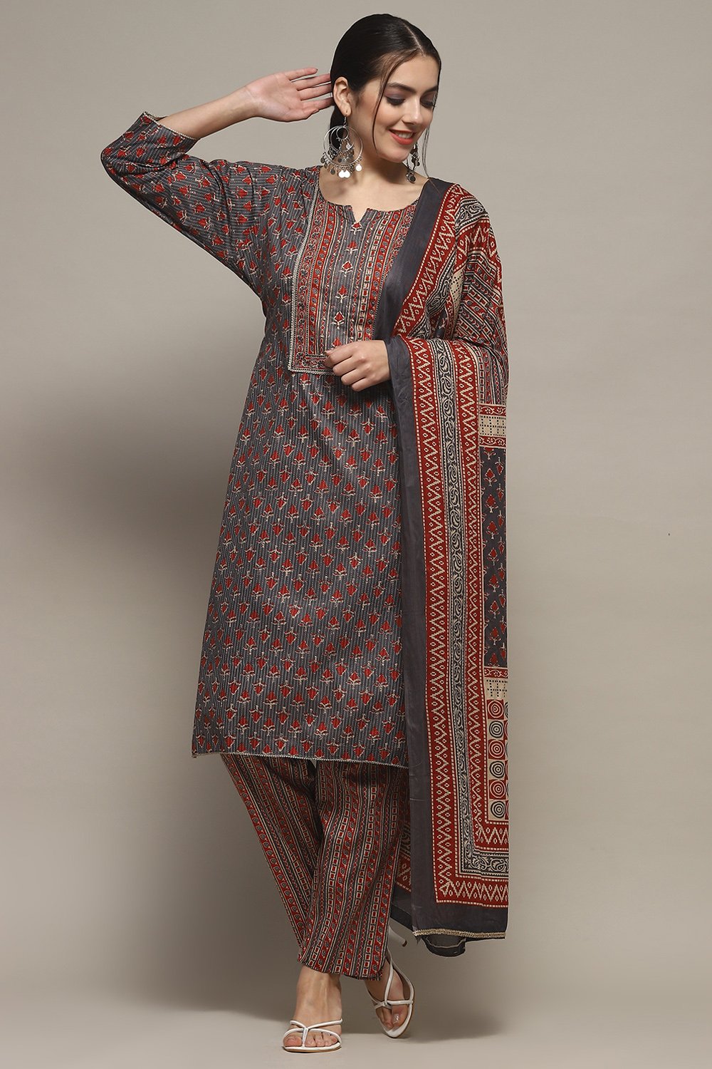 Green Cotton Unstitched Suit set image number 8