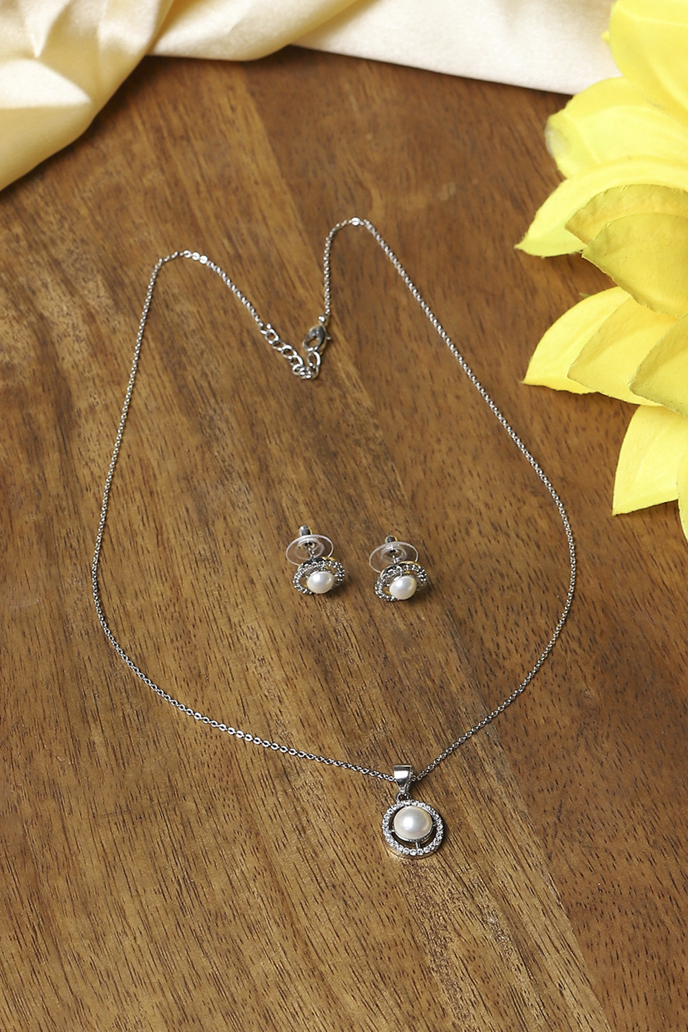 Pearl Embellished Necklace Set image number 0