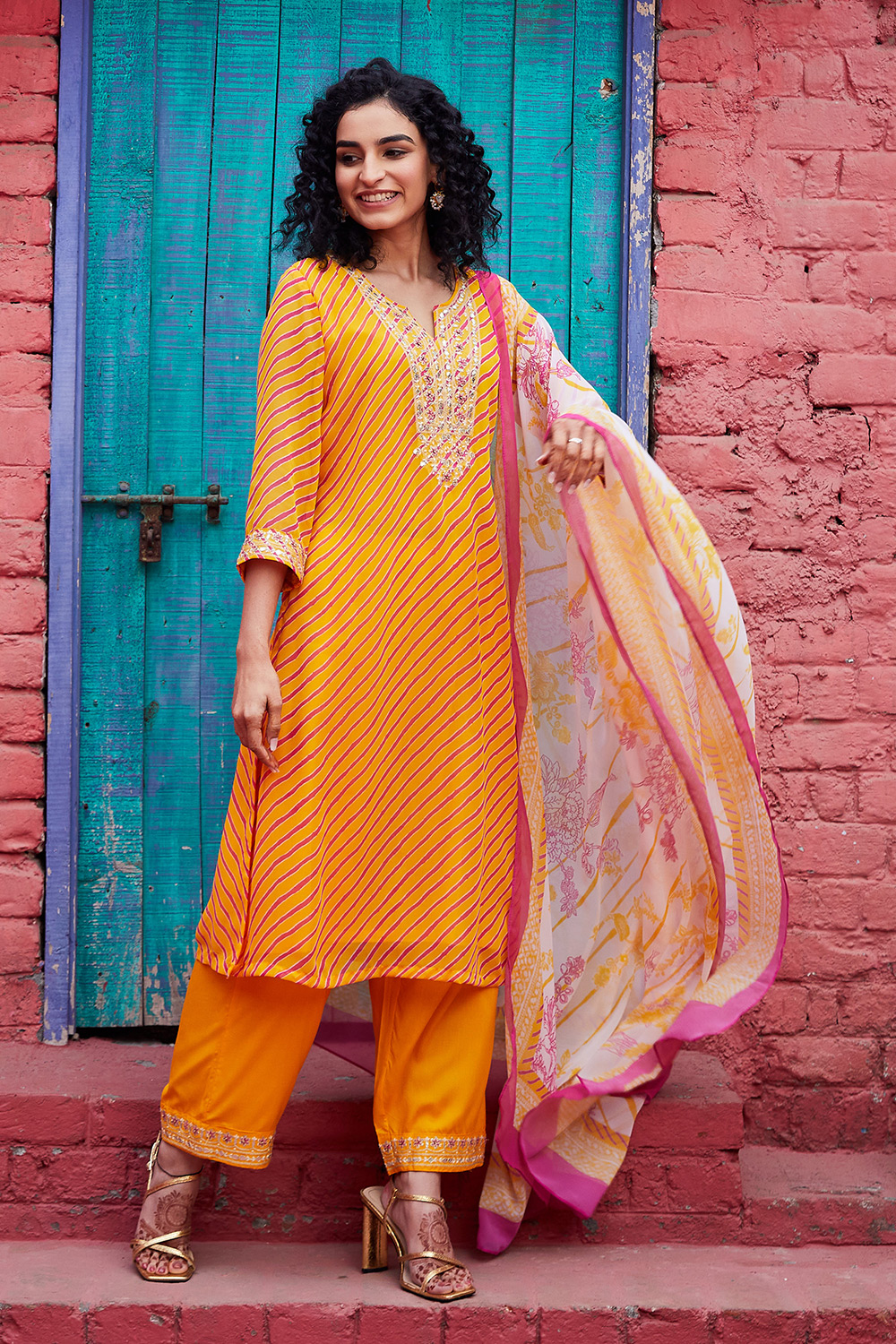 Yellow Viscose Straight Suit set image number 9