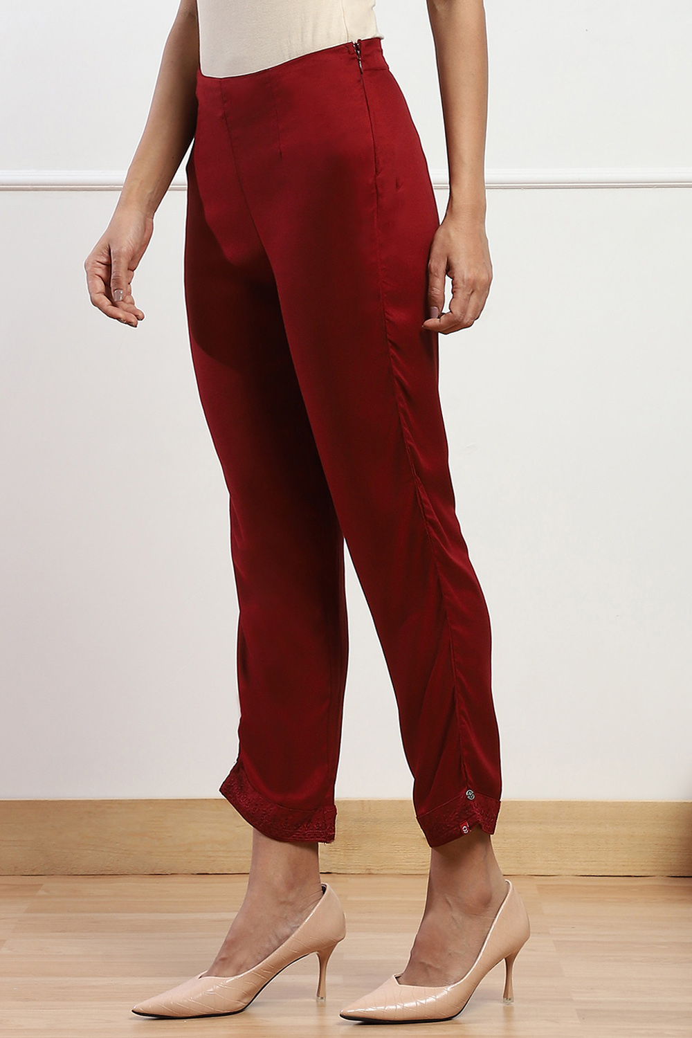 Maroon Viscose Slim Solid Pants image number 2