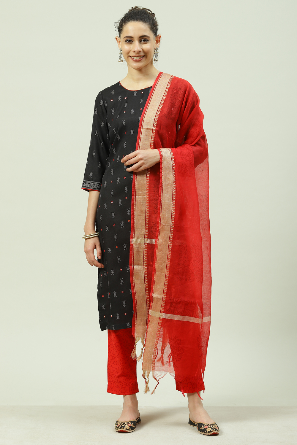 Black Cotton Screen Print Unstitched Suit Set image number 4