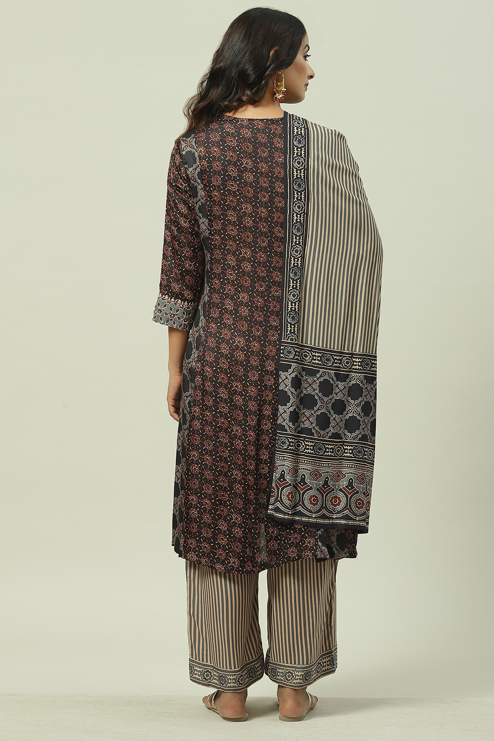 Maroon and Green Viscose Flared Kurta Palazzo Suit Set image number 4