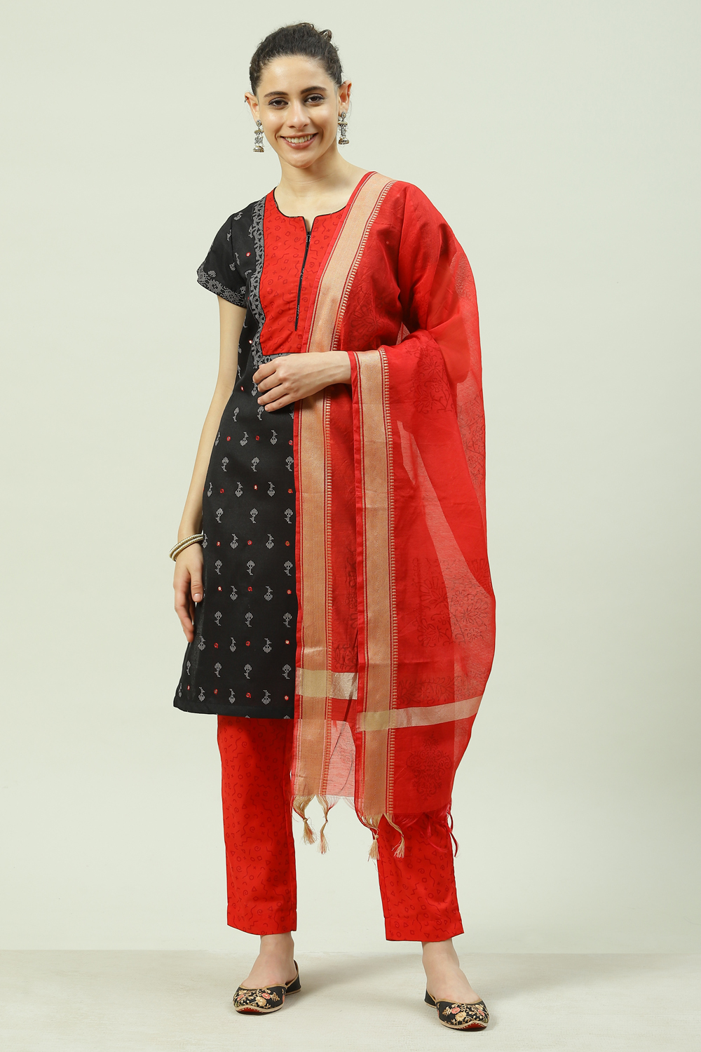 Black Cotton Screen Print Unstitched Suit Set image number 4