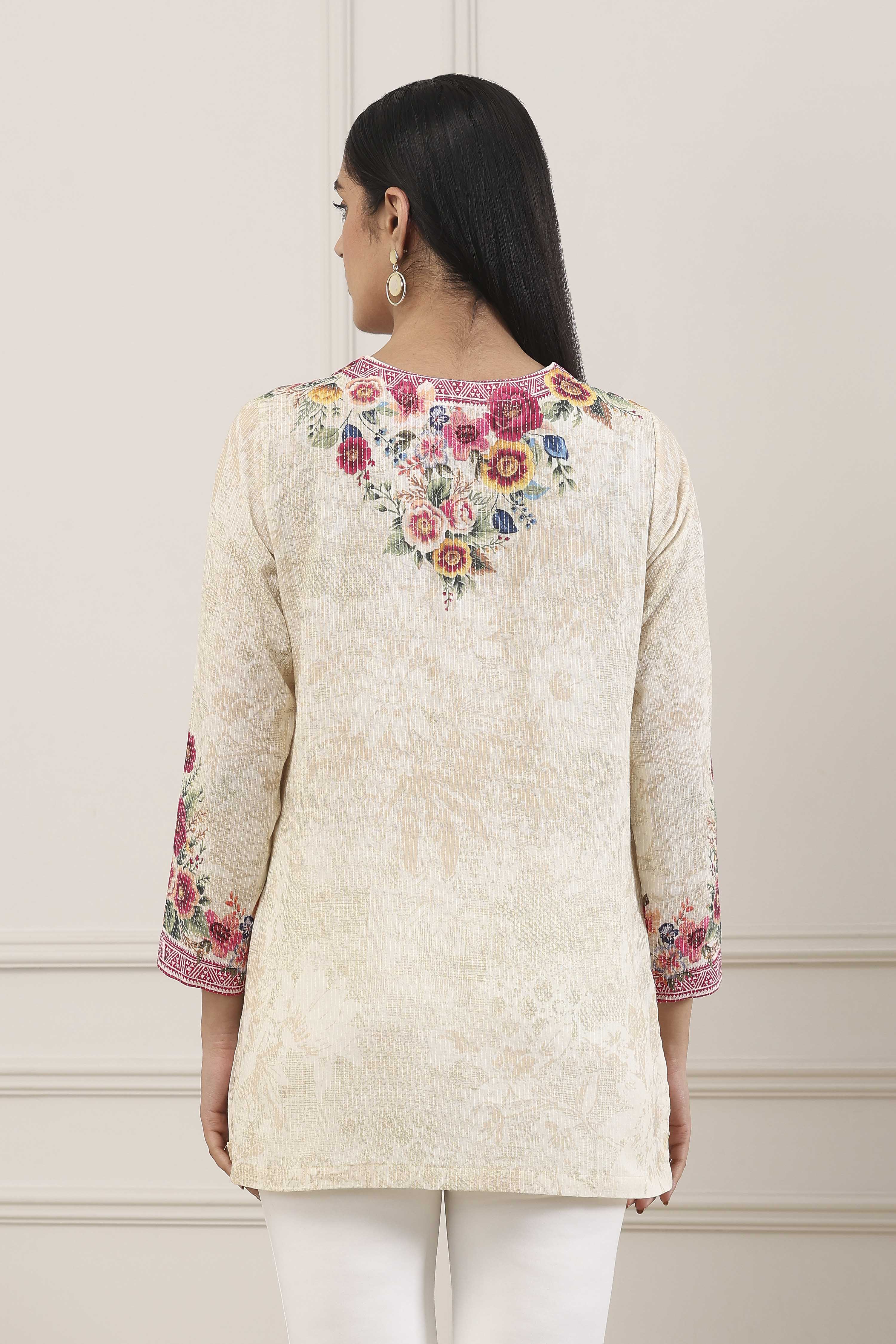 Pink Floral Printed Yoke Straight Kurti image number 3