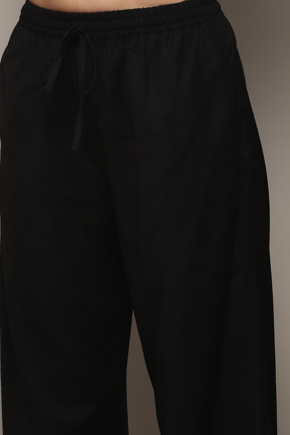 Black Cotton Blend Relaxed Kurta Palazzo Suit Set image number 2