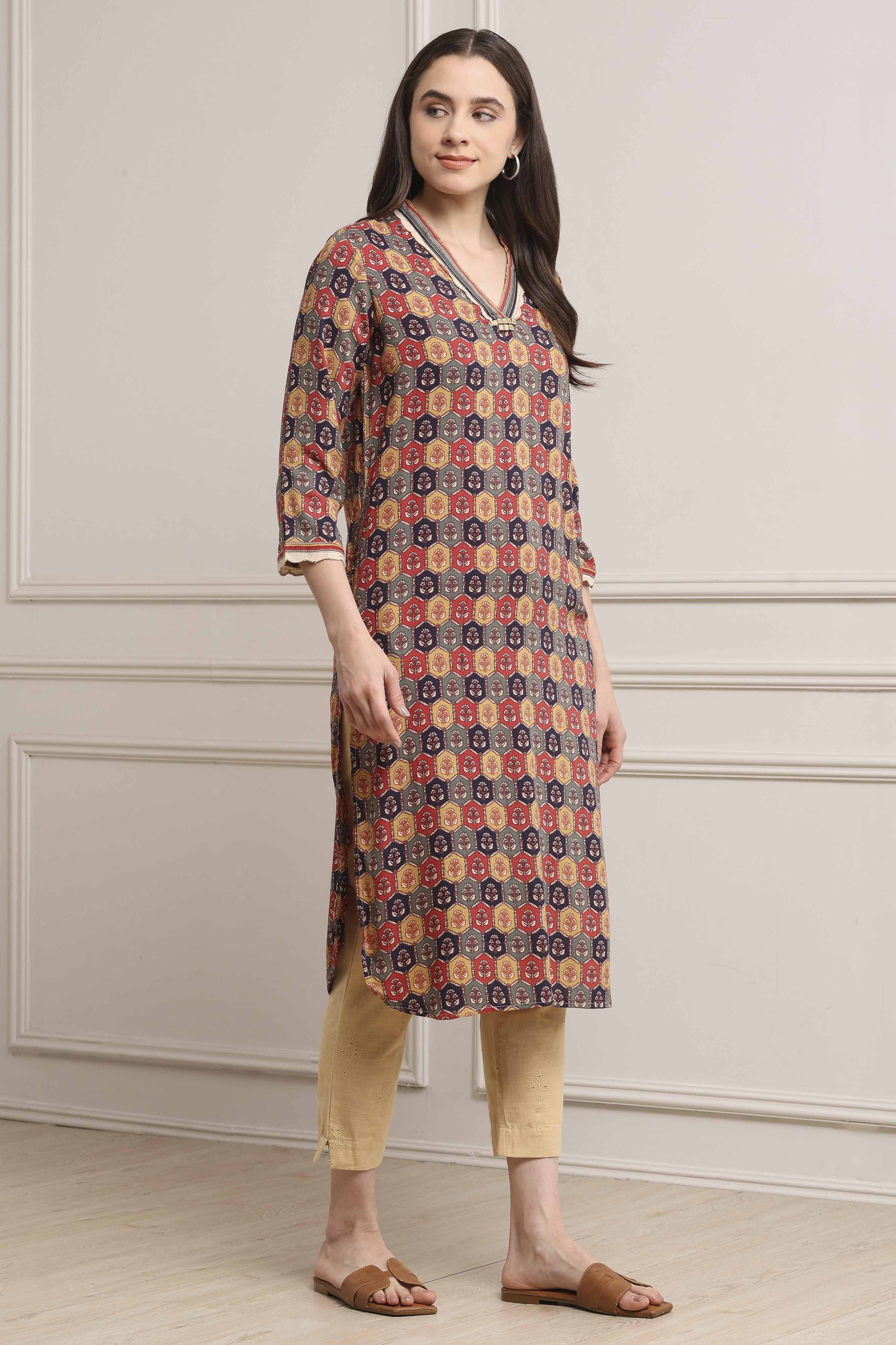 Maroon Viscose Rayon Straight Kurta Pants Set image number 5