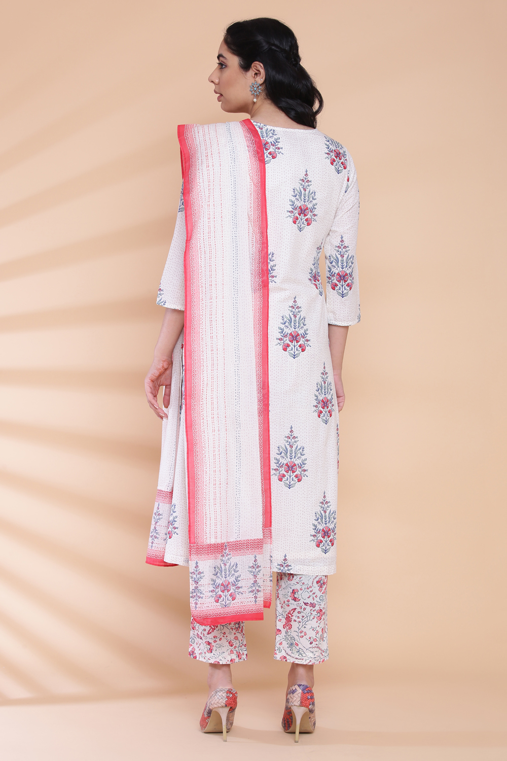 Off White Cotton Straight Kurta Regular Pant Suit Set image number 8