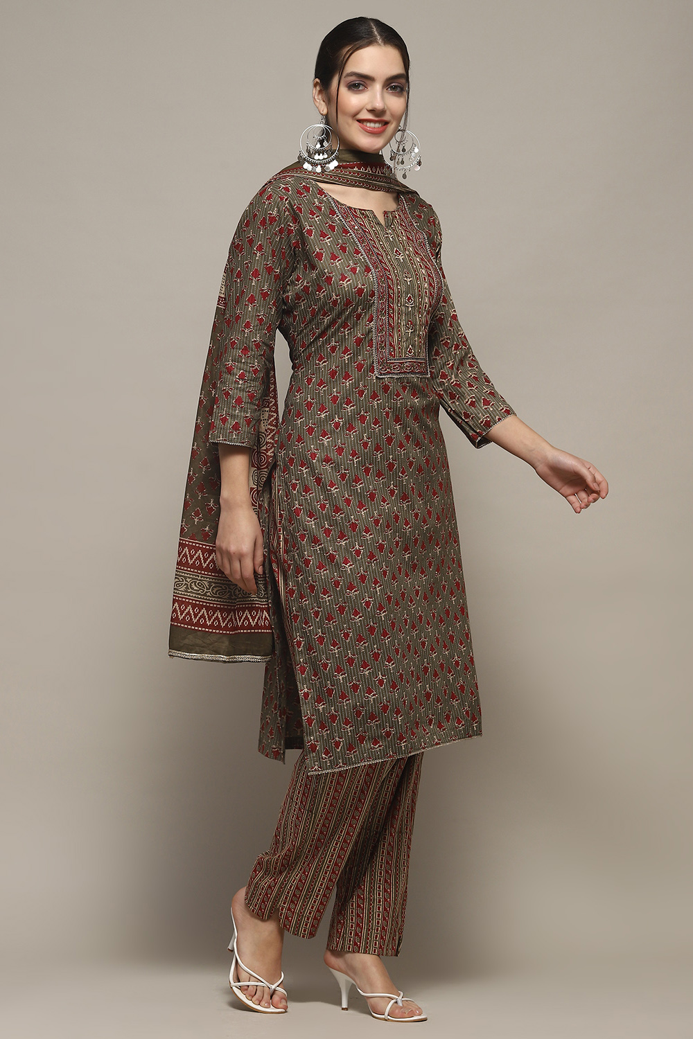 Green Cotton Unstitched Suit set image number 7