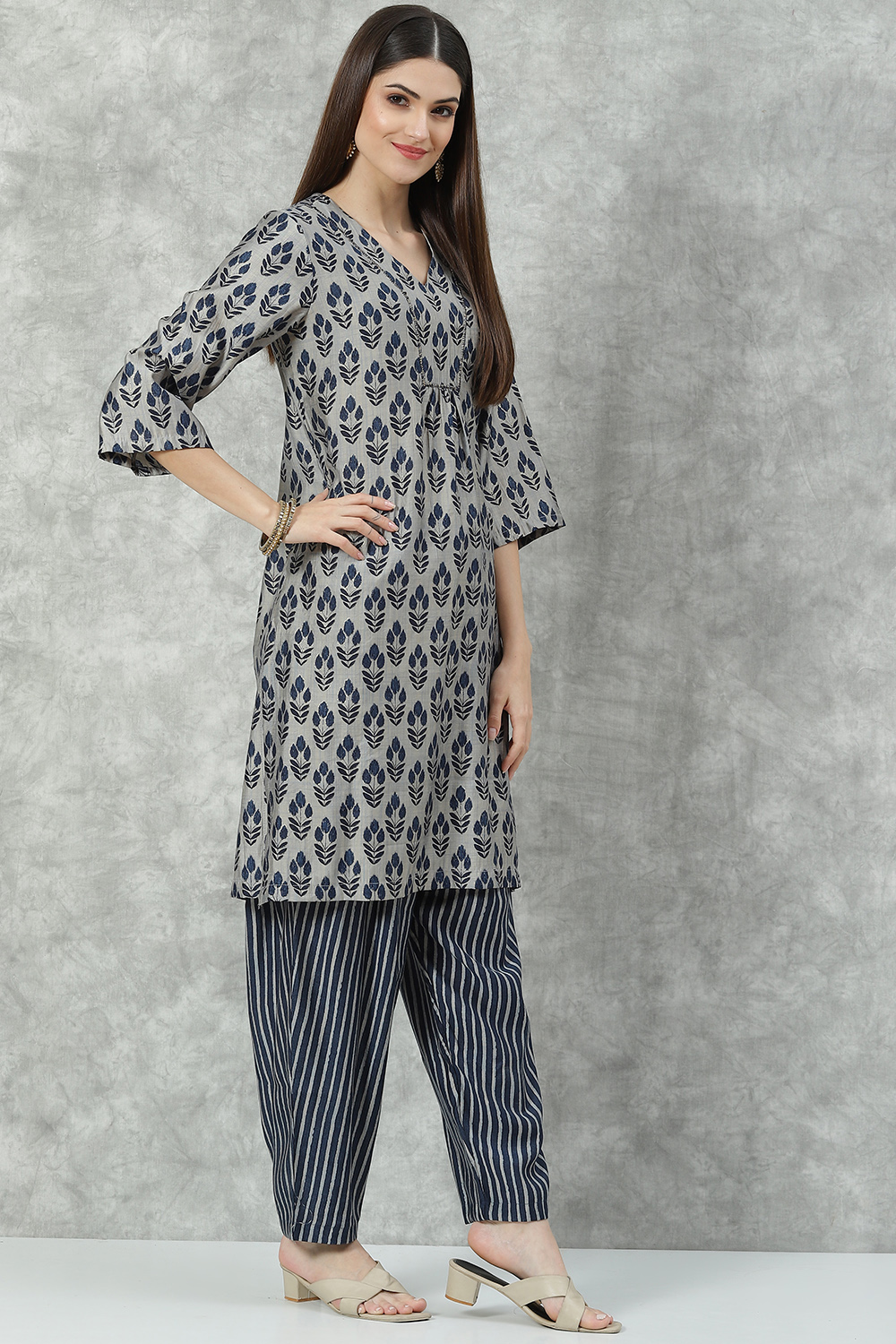 Maroon Poly Viscose Flared Printed Kurta Set image number 5