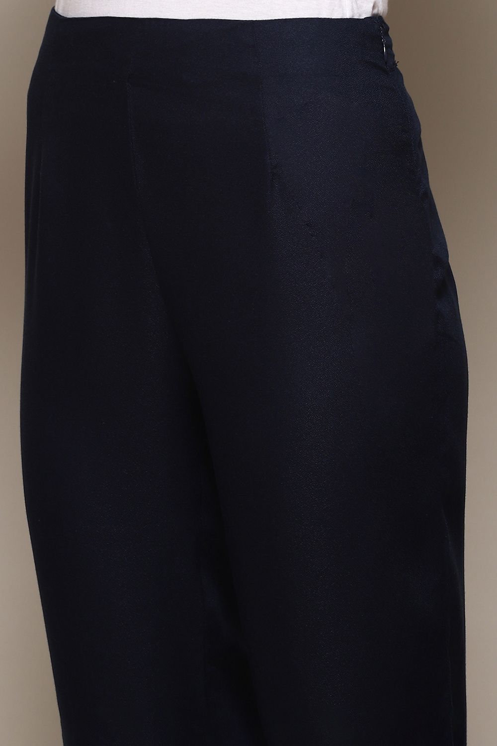 Maroon Viscose Slim Solid Pants image number 1