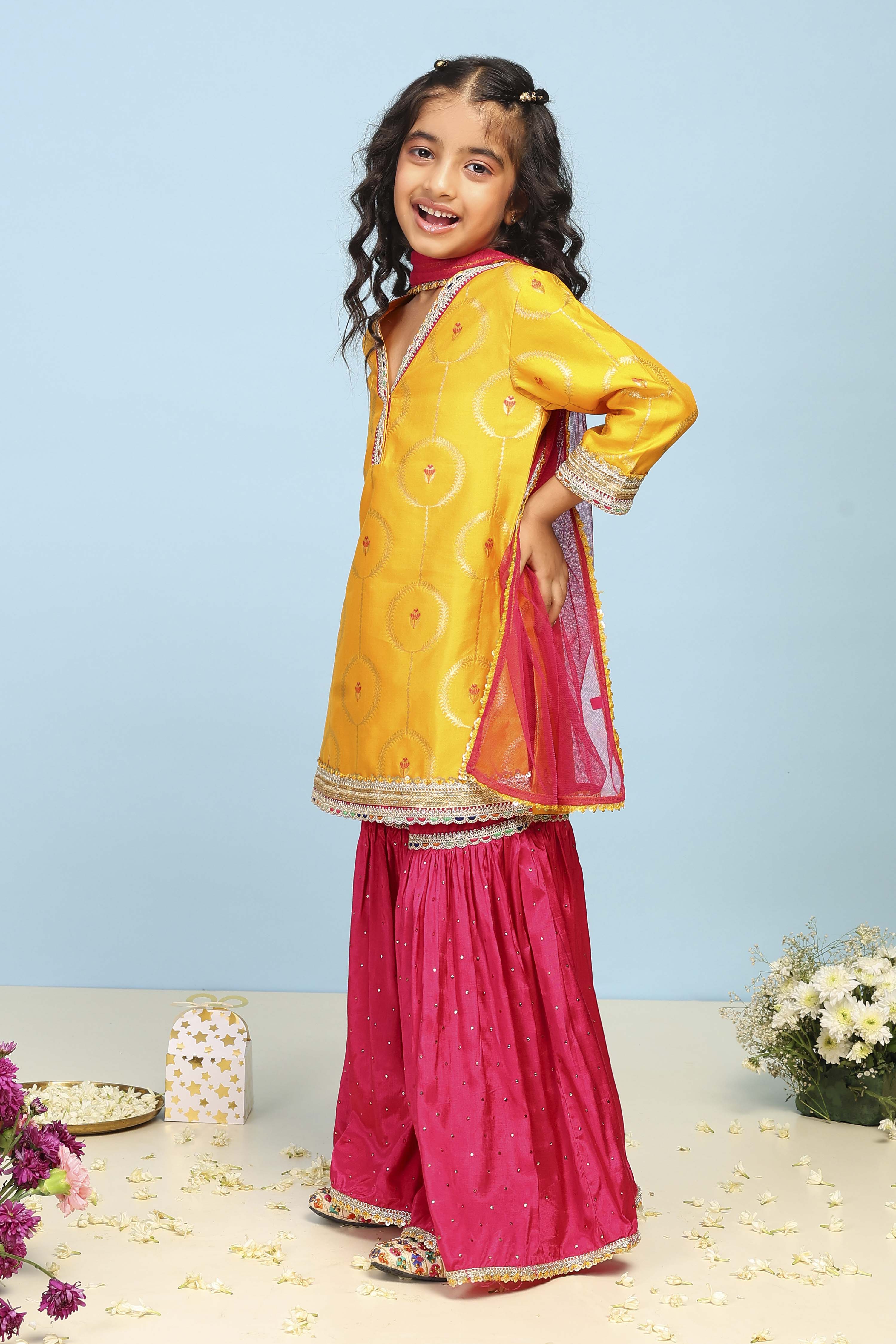 Yellow Polyester Straight Suit Set image number 3