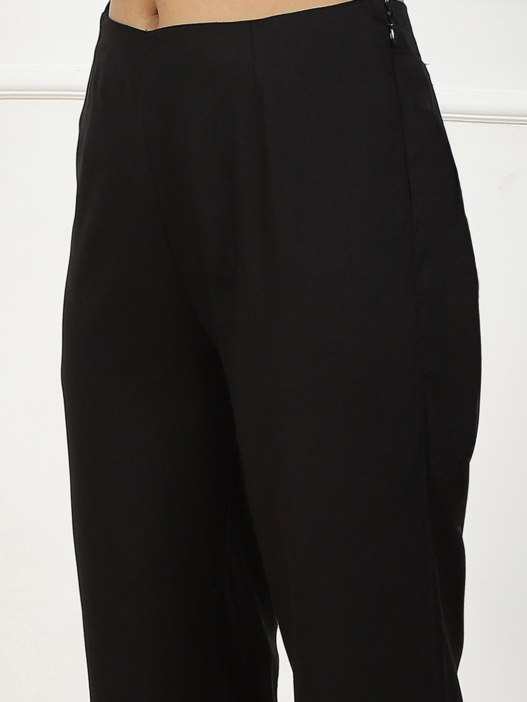 Black Solid Mid-Rise Regular Pants image number 1