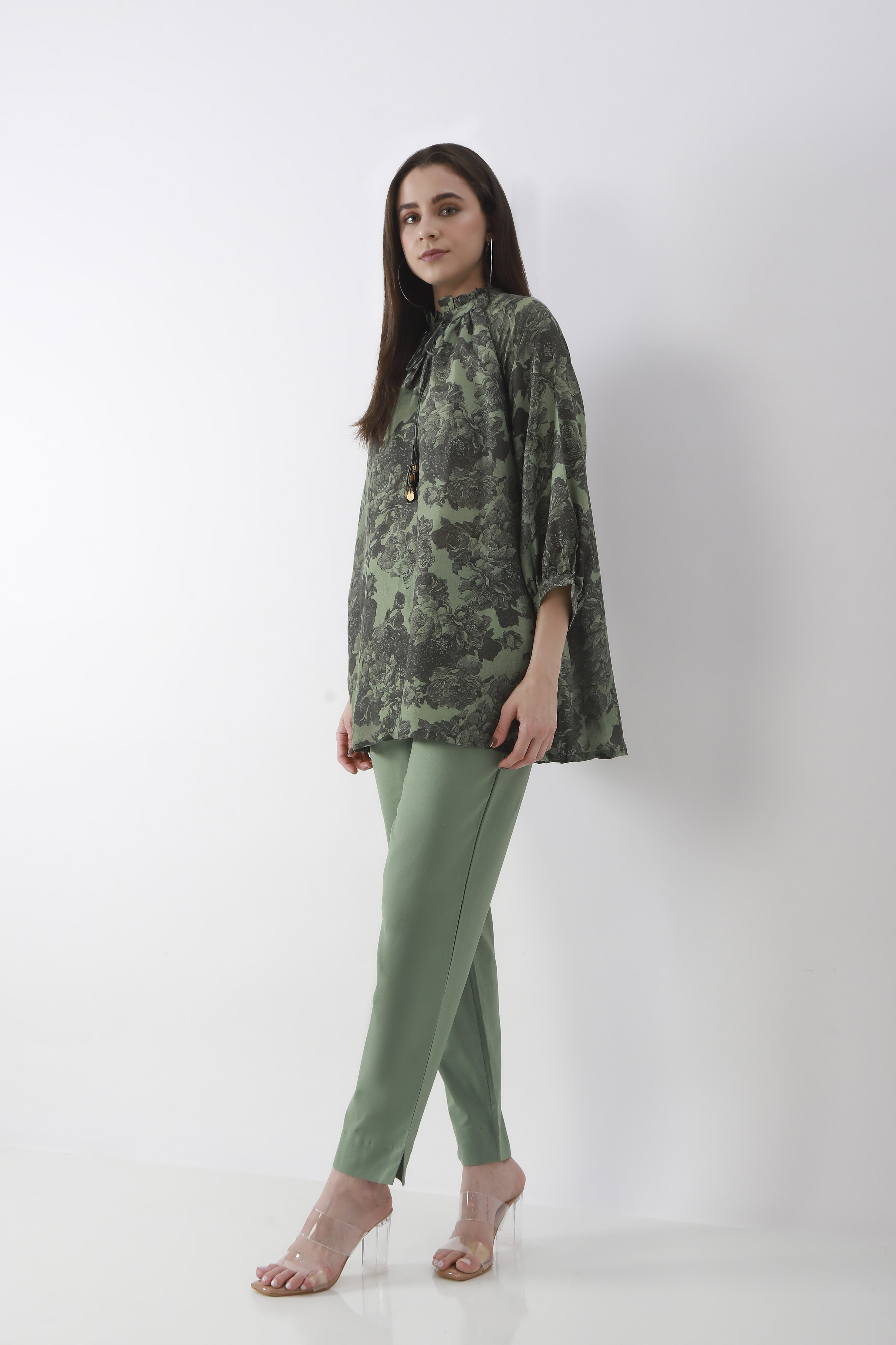 Bottle Green Cotton Solid Fitted Pants image number 0