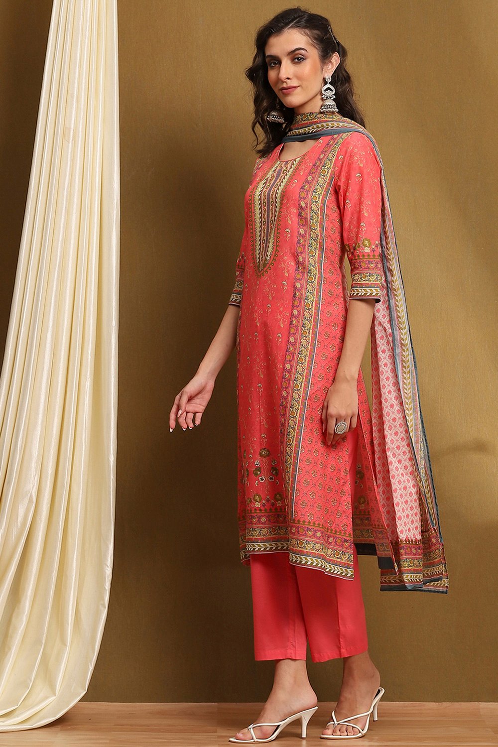 Moss Green Cotton Floral Printed Straight Suit Set image number 3