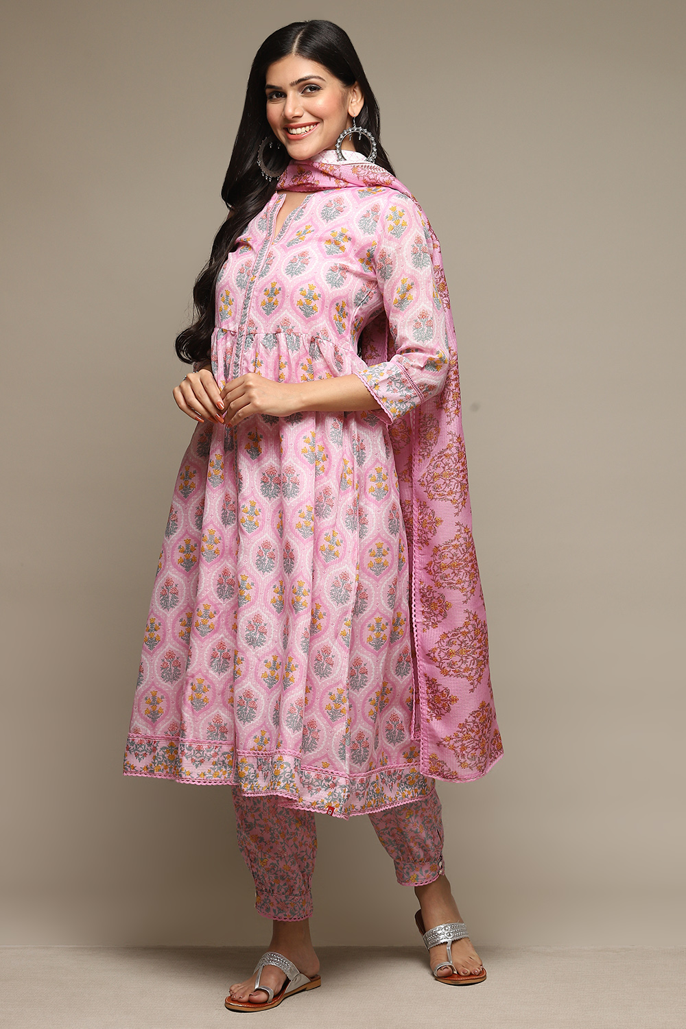 White Cotton Blend Gathered Kurta Suit Set image number 5