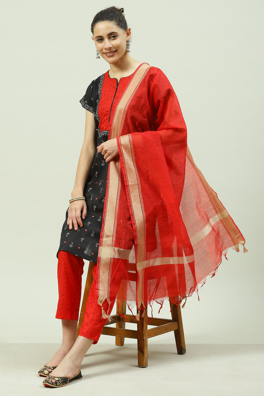 Black Cotton Screen Print Unstitched Suit Set image number 0