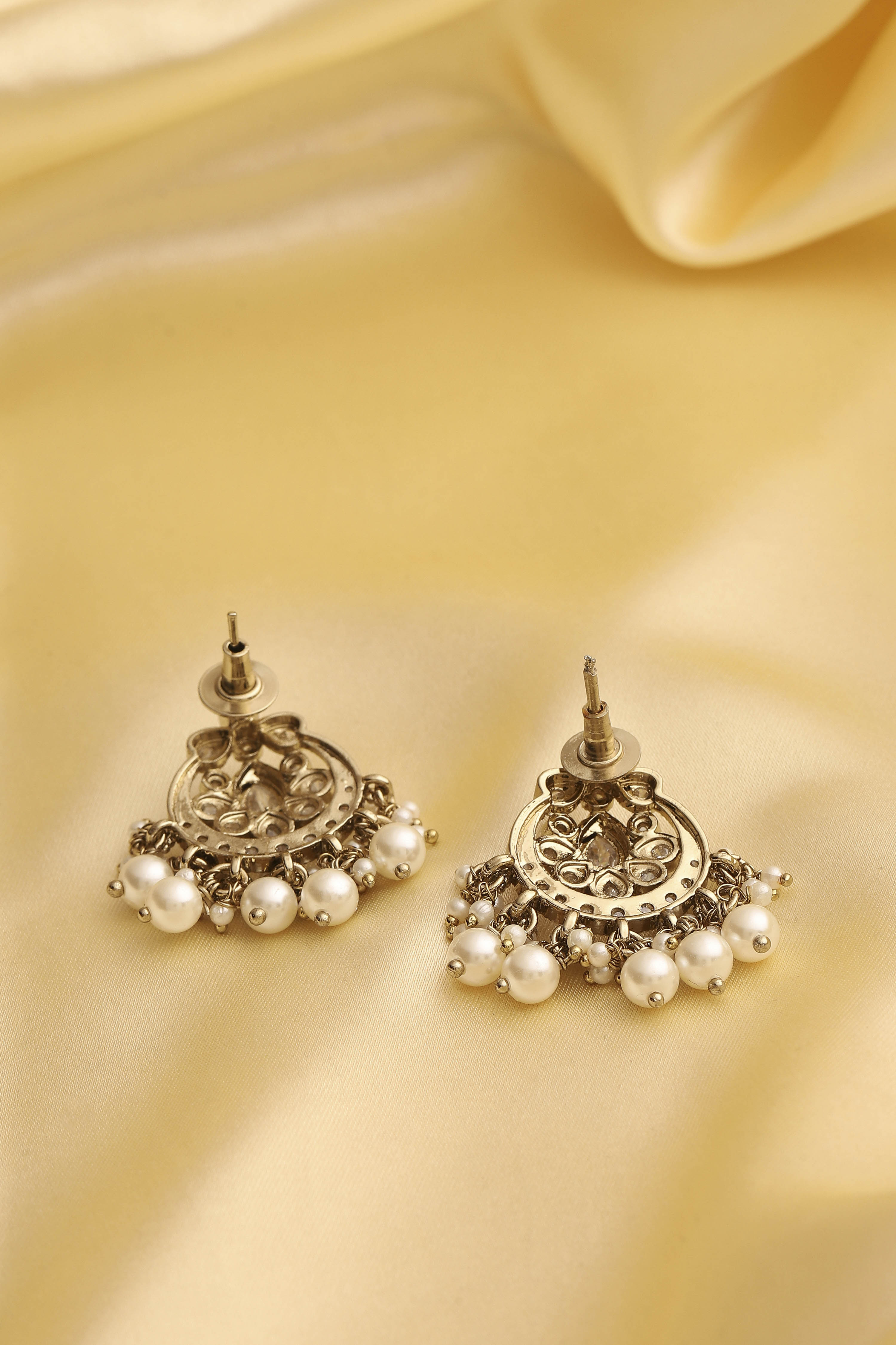 White Pearl Earrings image number 2