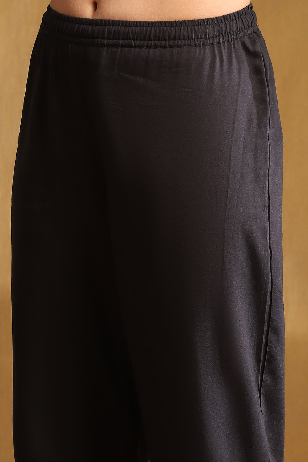 Black Shantoon Solid Gathered A-Line Suit Set image number 2